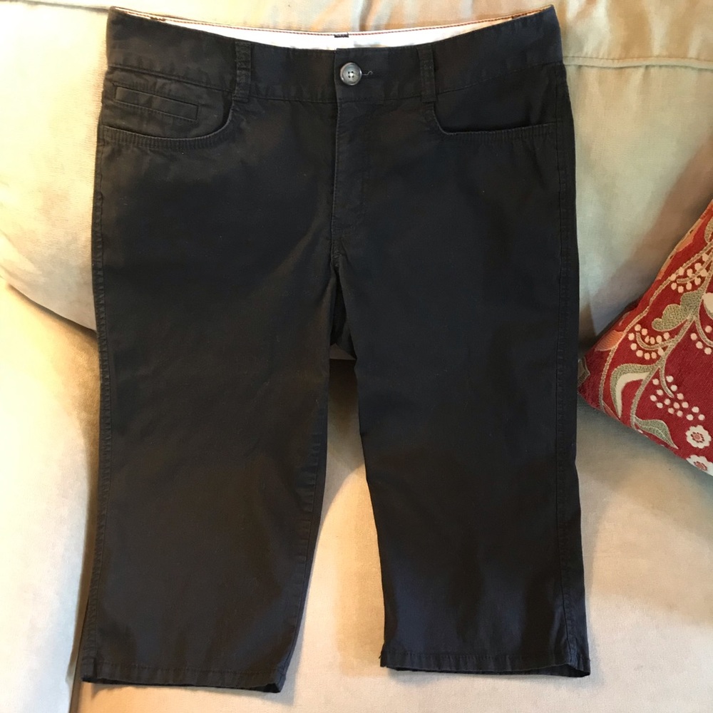 Black Dockers capris size 6. Very good condition.